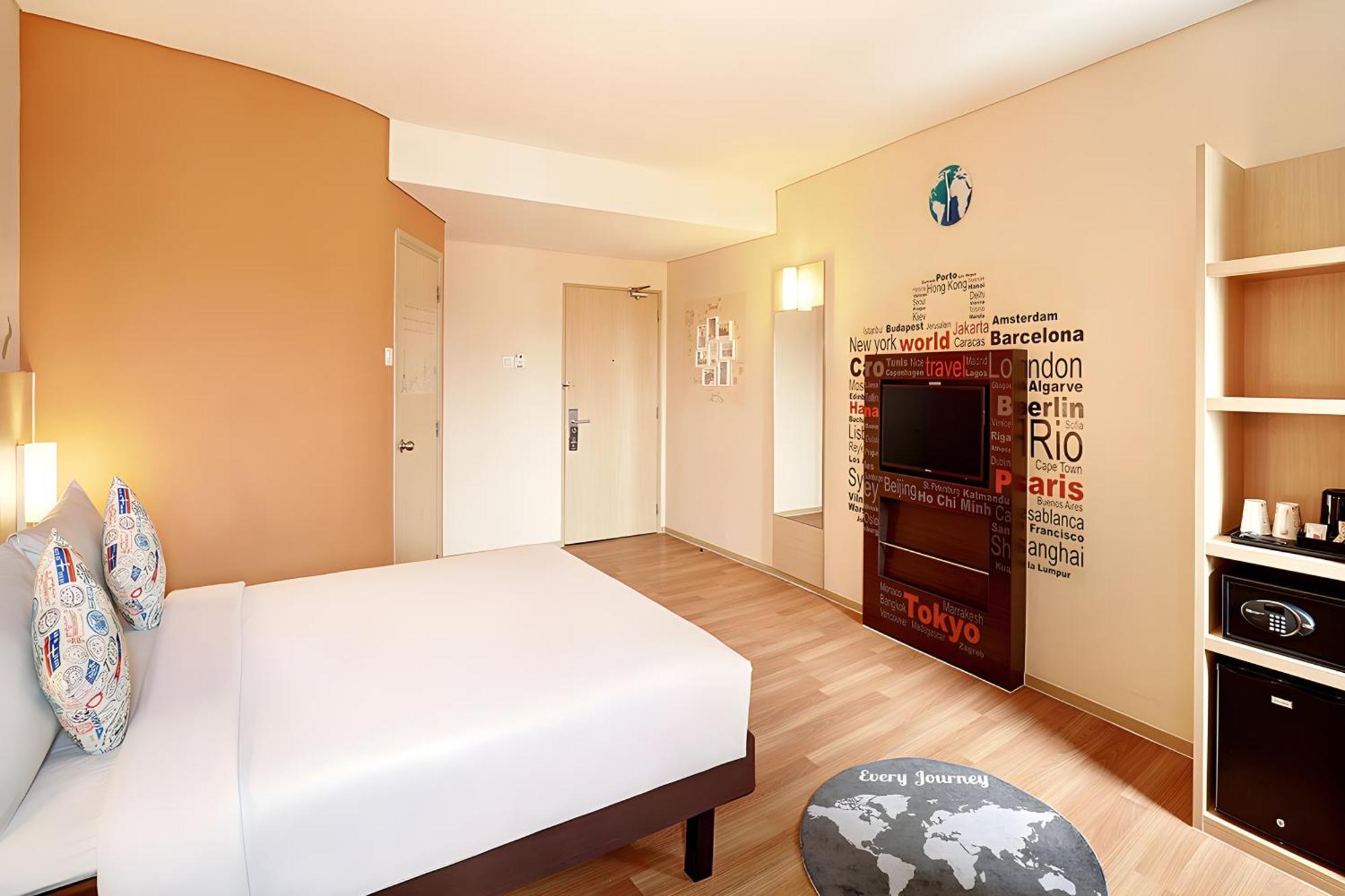 Ibis Jakarta Harmoni Exterior photo