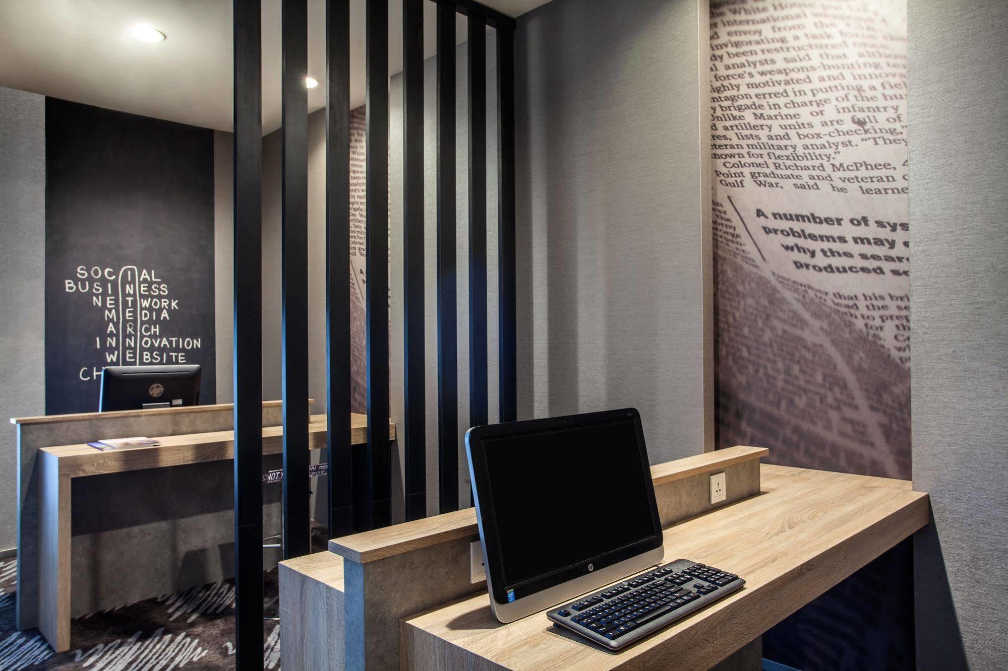 Ibis Jakarta Harmoni Exterior photo